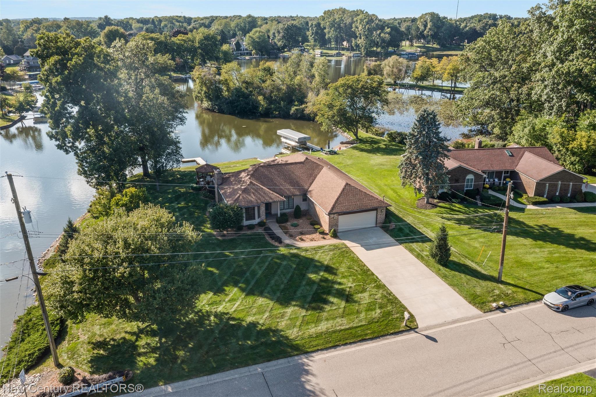 4071, Chevron, Highland, Michigan, 48356