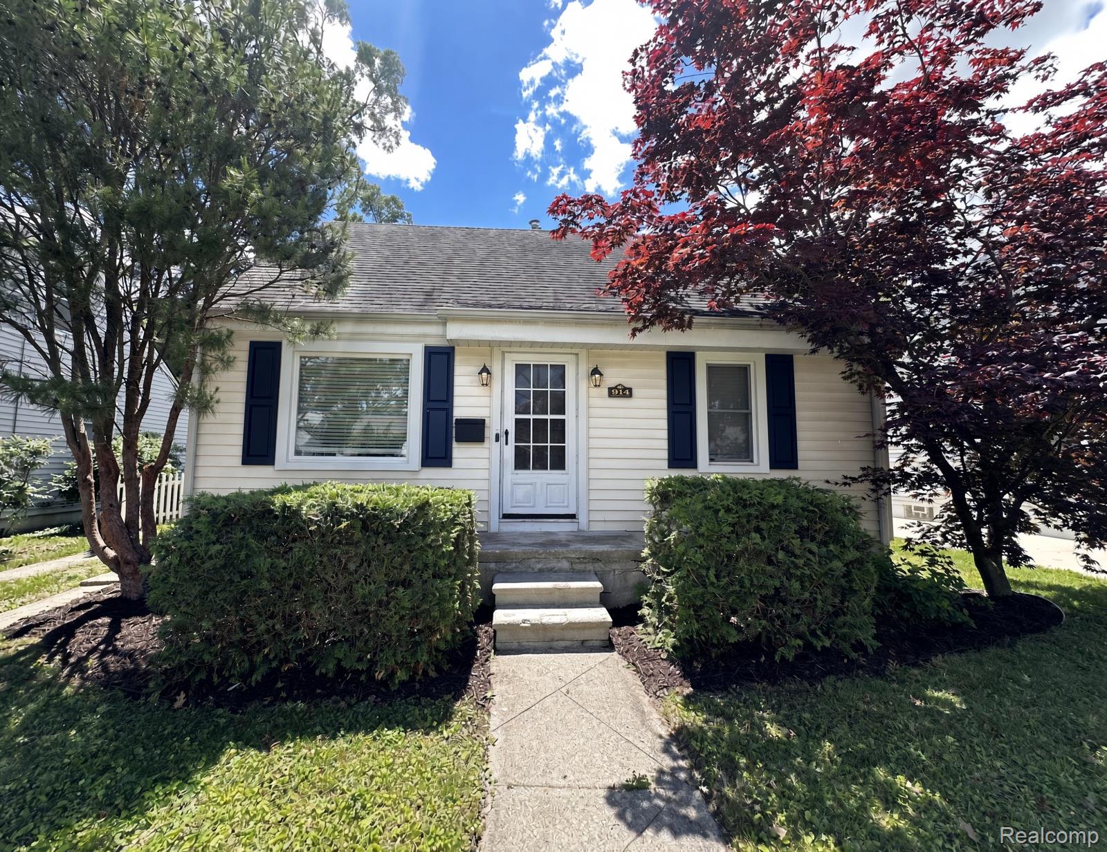 914, Bauman, Royal Oak, Michigan, 48073