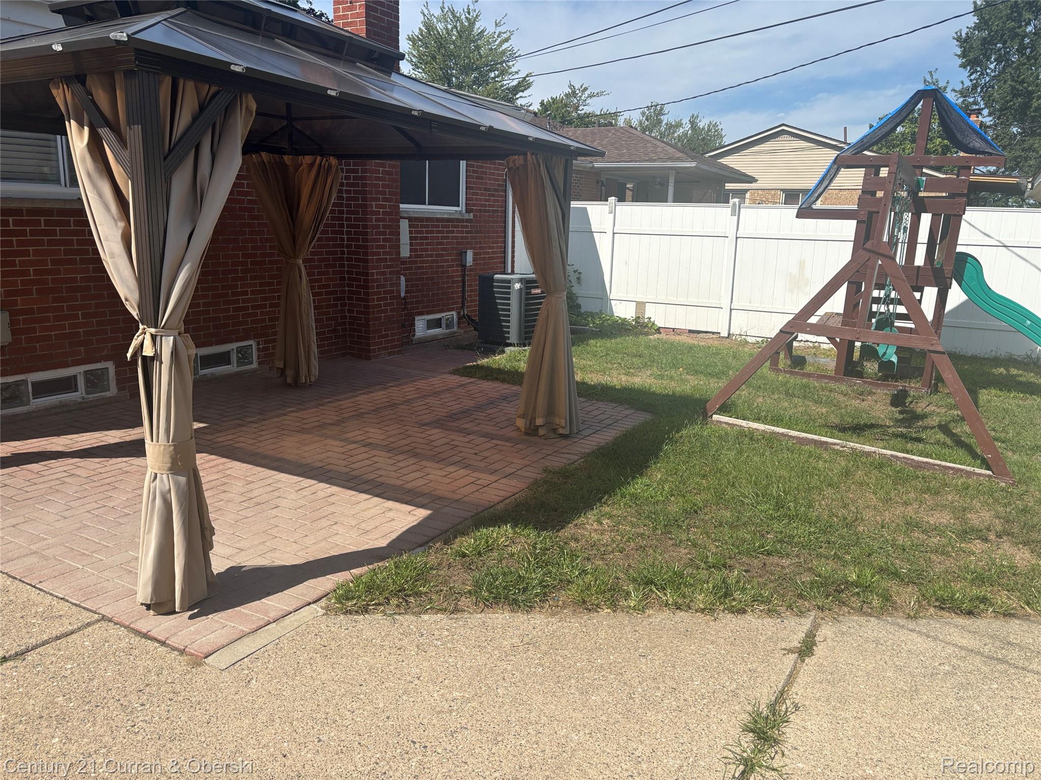 6004, Fenton, Dearborn Heights, Michigan, 48127