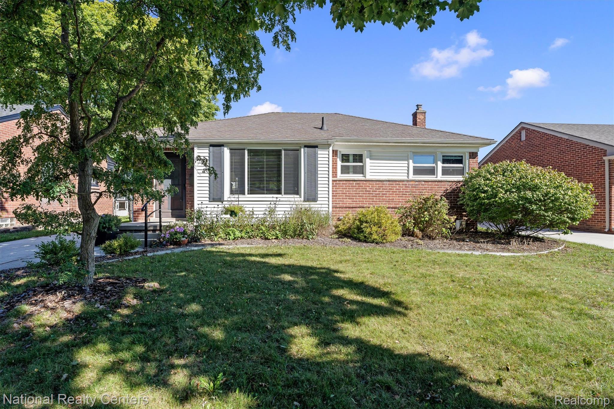 120, Charlotte, Royal Oak, Michigan, 48073