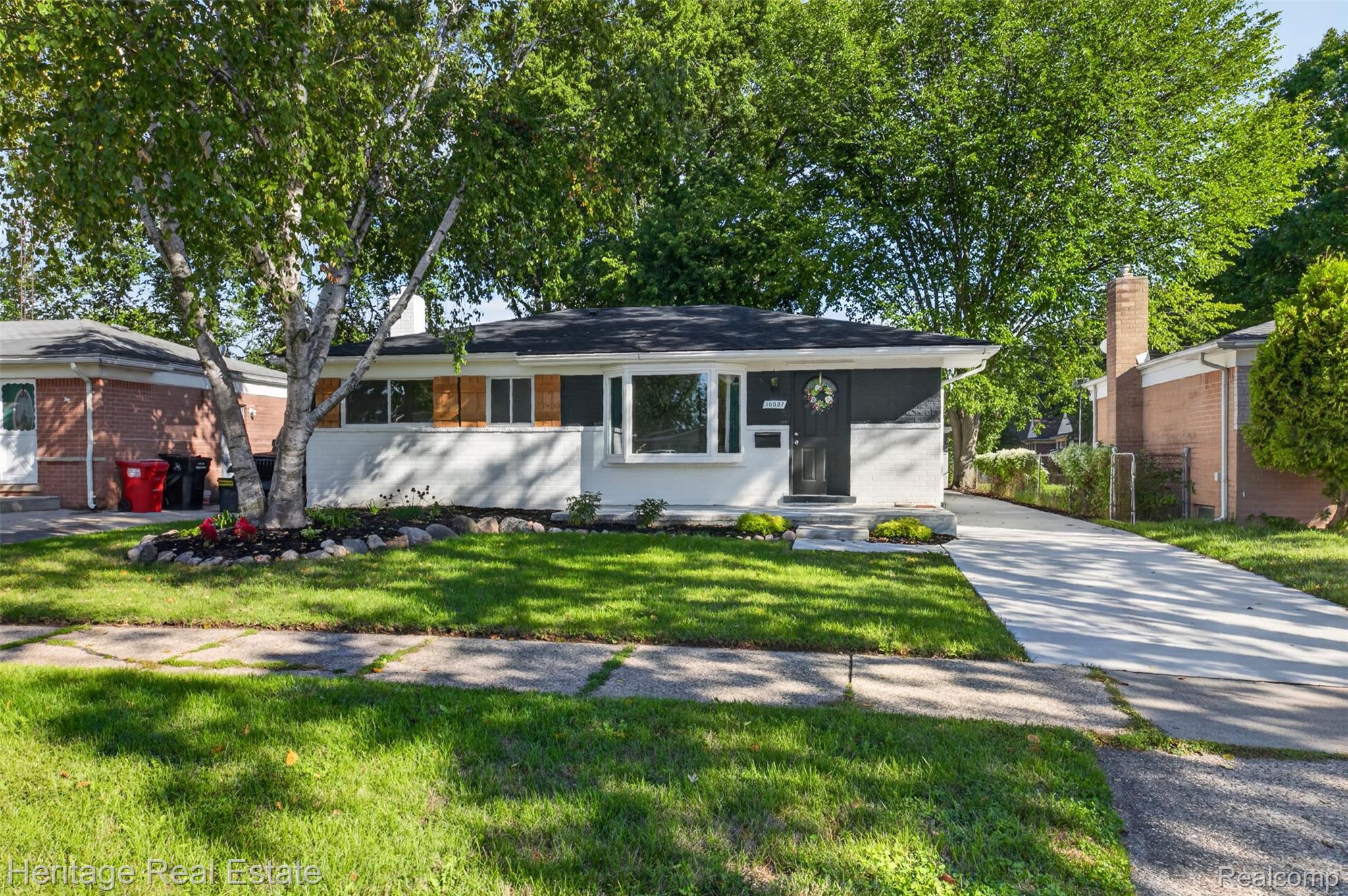 16037, Larkspur, Roseville, Michigan, 48066