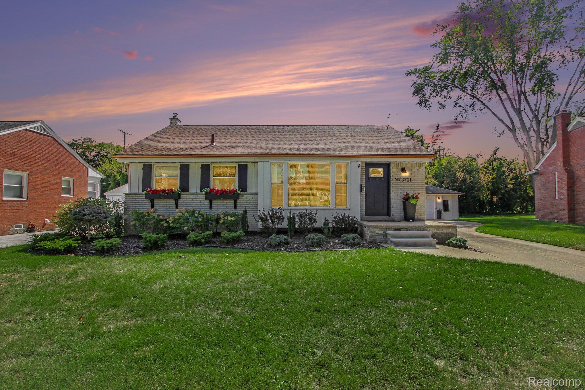 3721, Ravena, Royal Oak, Michigan, 48073