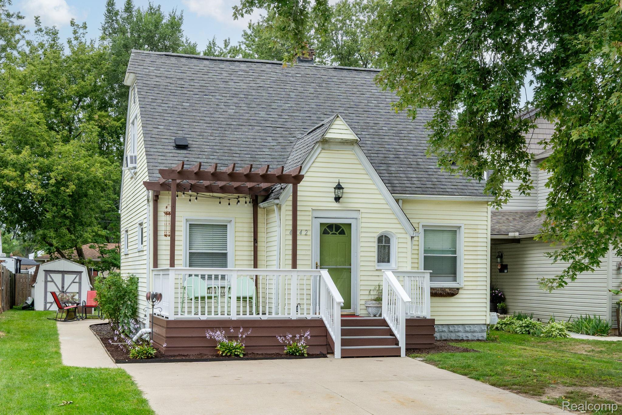 4042, Louella, Waterford, Michigan, 48329