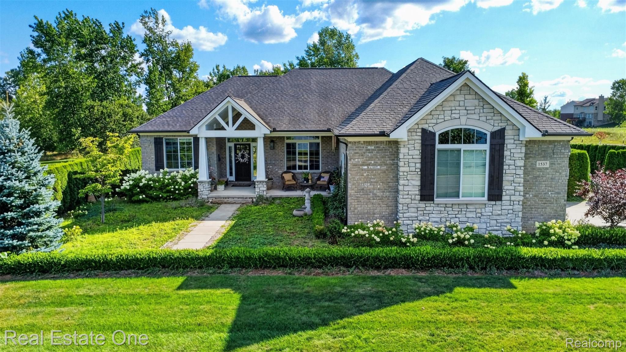 1537, Glass Lake, Oxford, Michigan, 48371