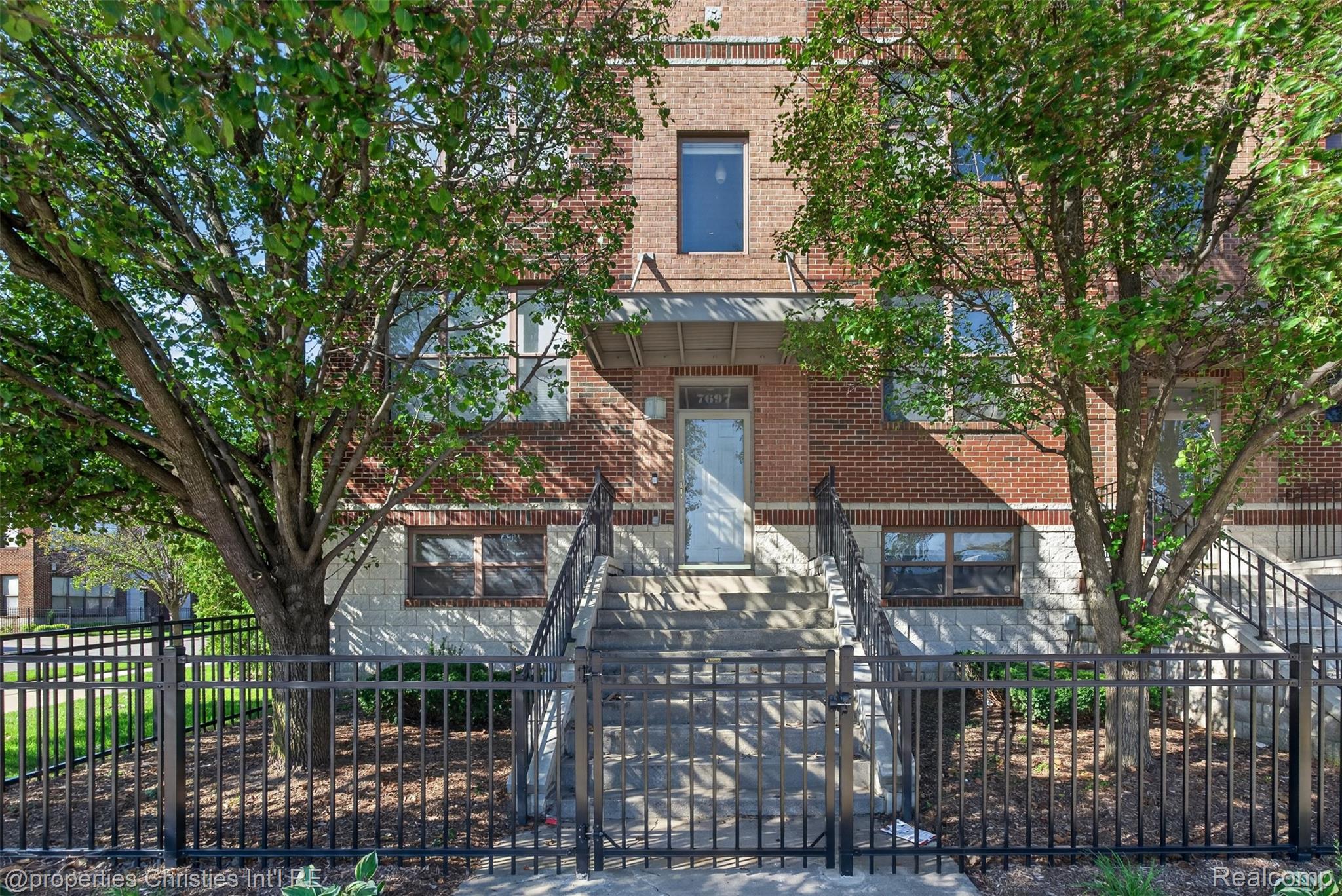 7697, Woodward, #69, Detroit, Michigan, 48202