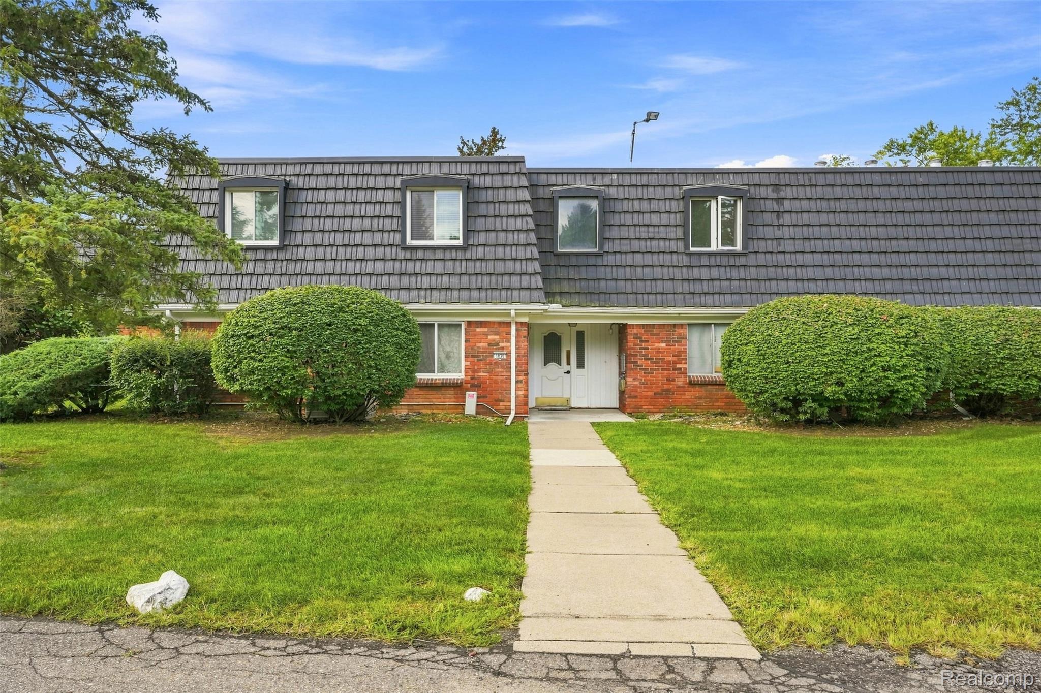 1836, Colonial Village, Waterford, Michigan, 48328