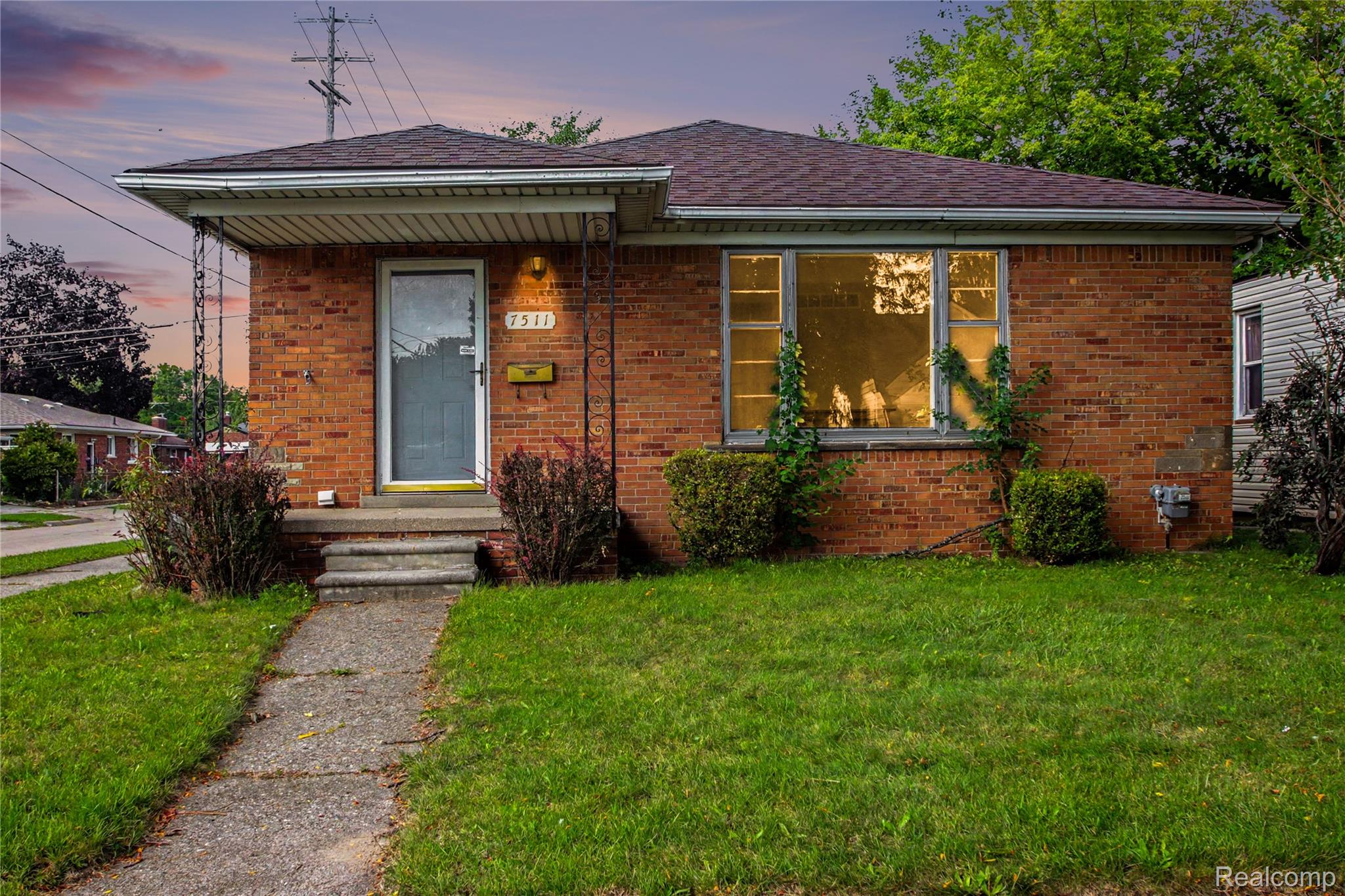 7511, Sterling, Center Line, Michigan, 48015