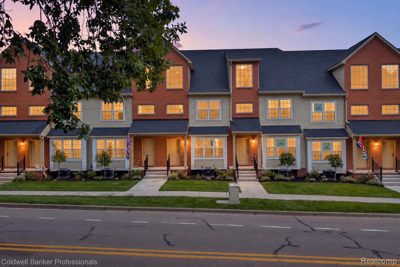 512, Village, Milford, Michigan, 48381