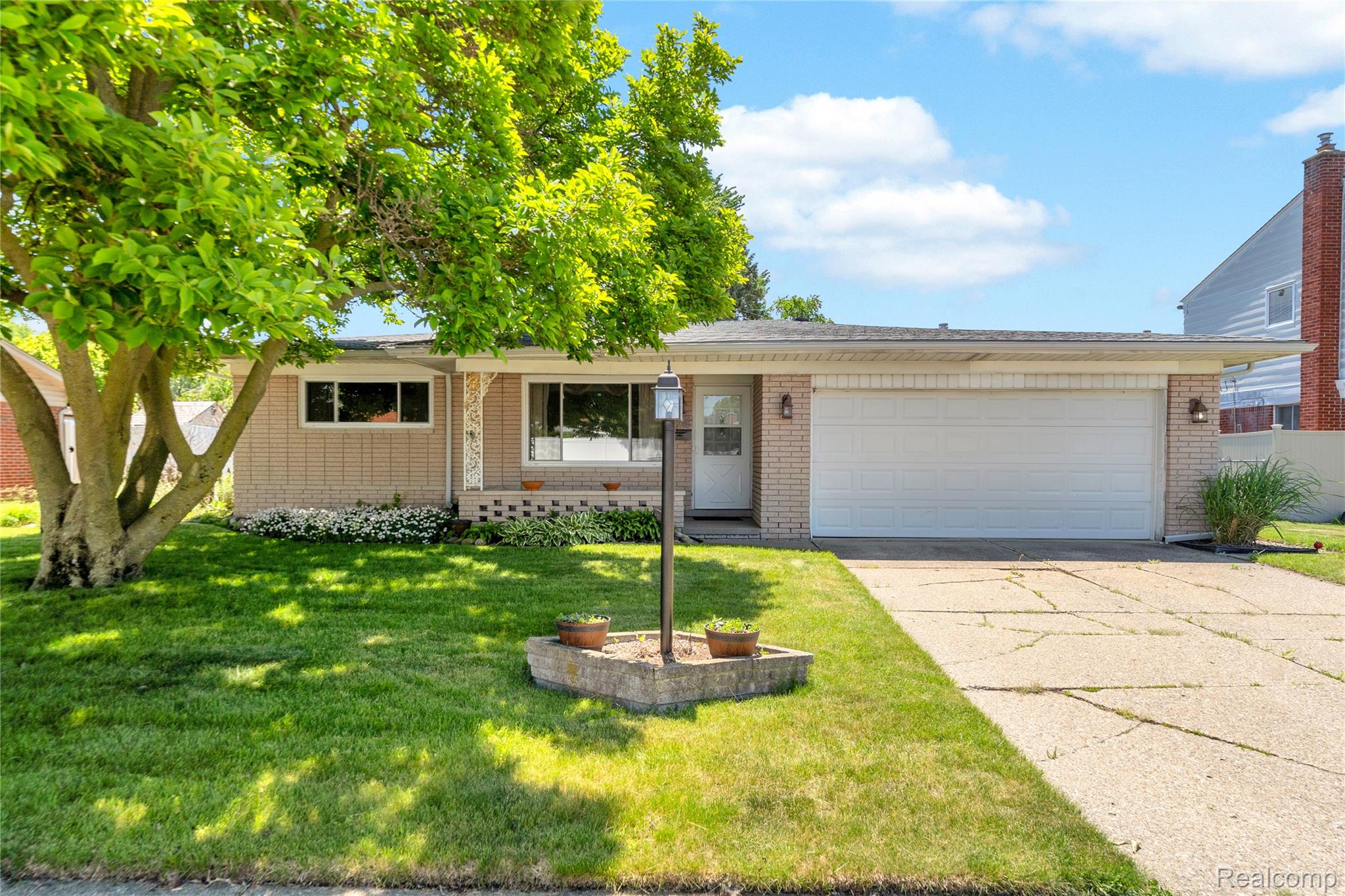 4840, Iowa, Warren, Michigan, 48092