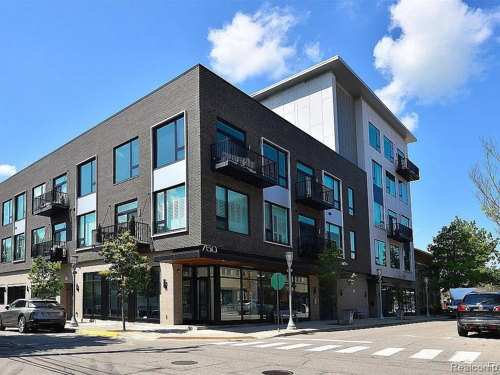 750, Forest, #304, Birmingham, Michigan, 48009
