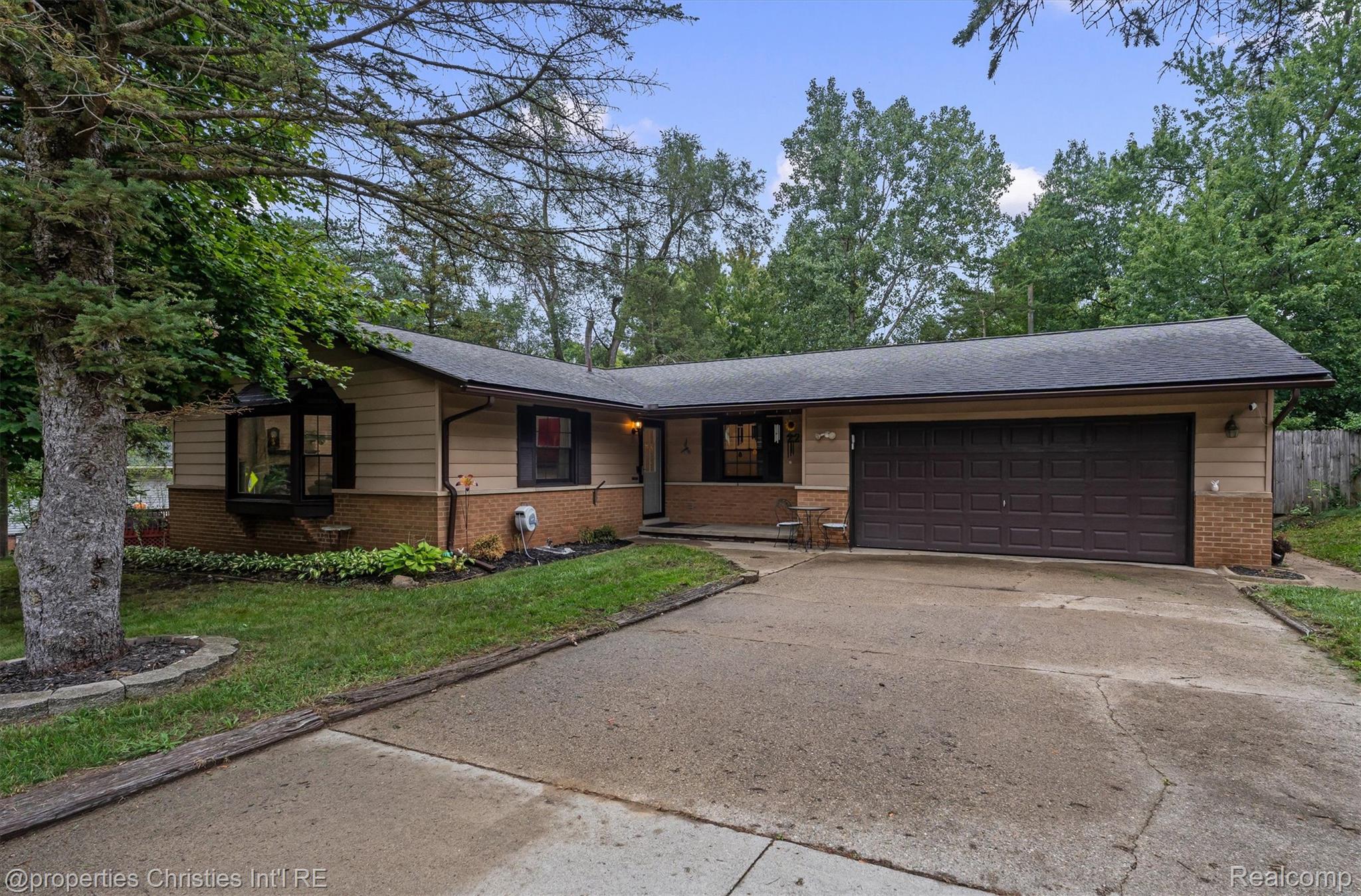 225, Williams Lake, Waterford, Michigan, 48327