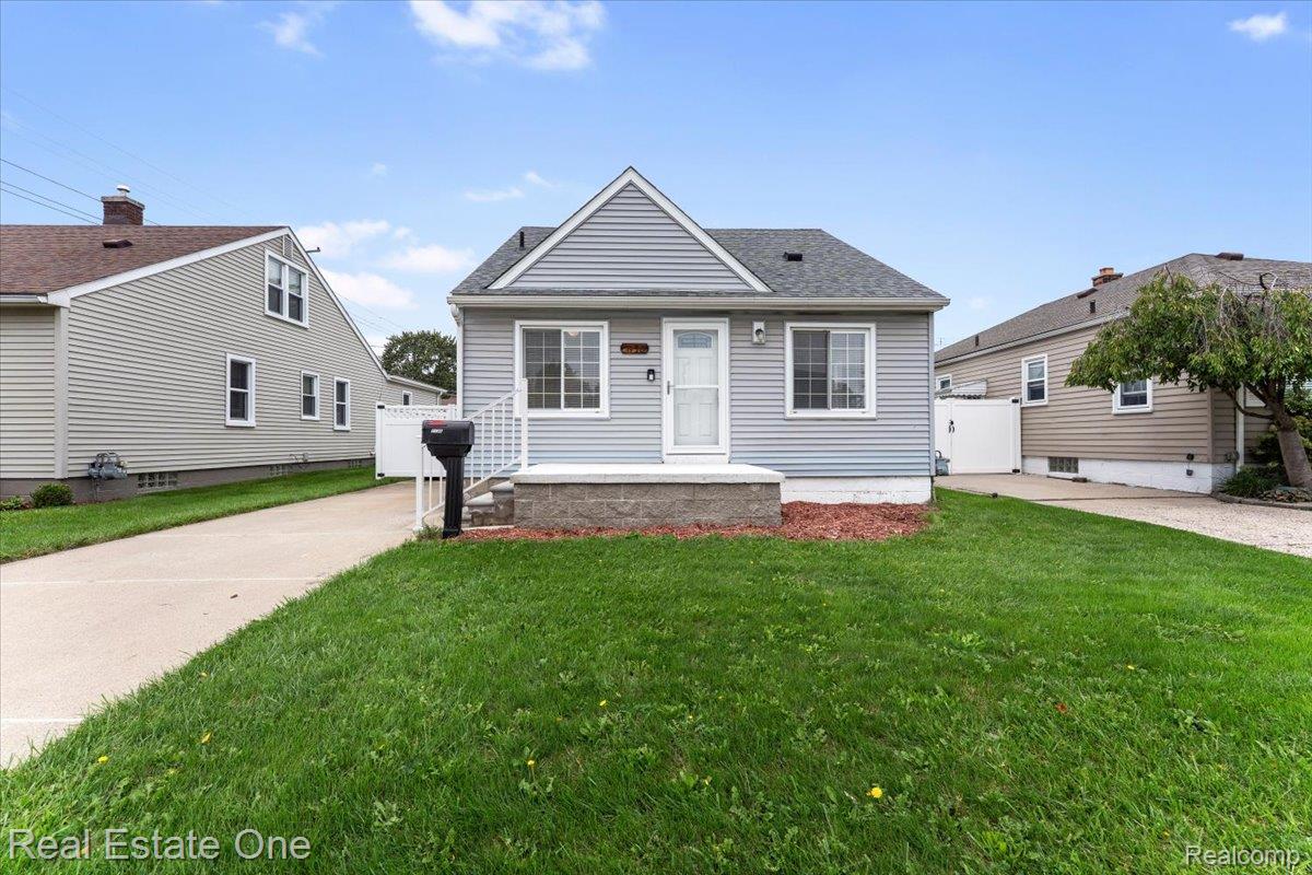 1136, 10th, Wyandotte, Michigan, 48192