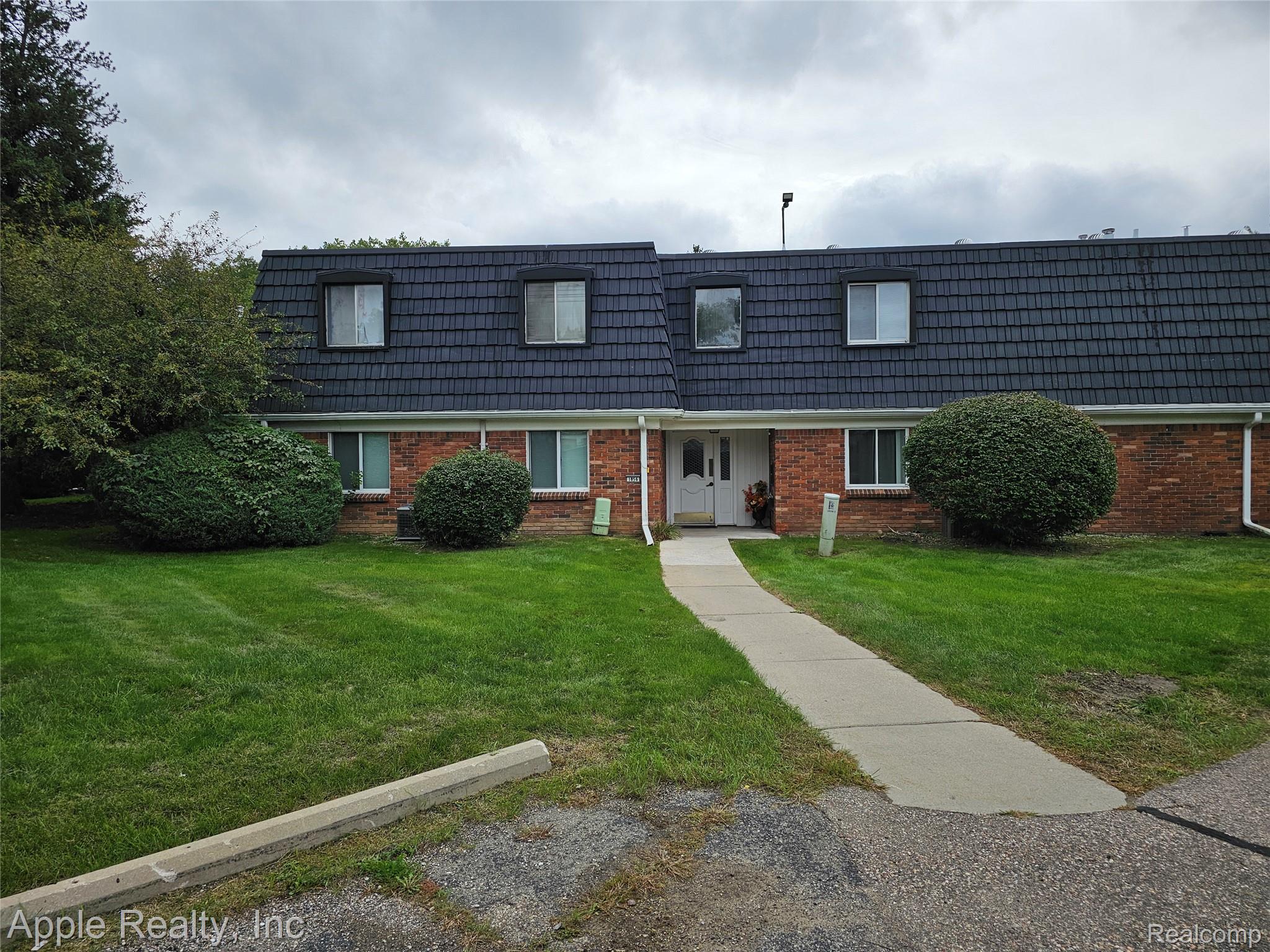 1856, Colonial Village, #4, Waterford, Michigan, 48328