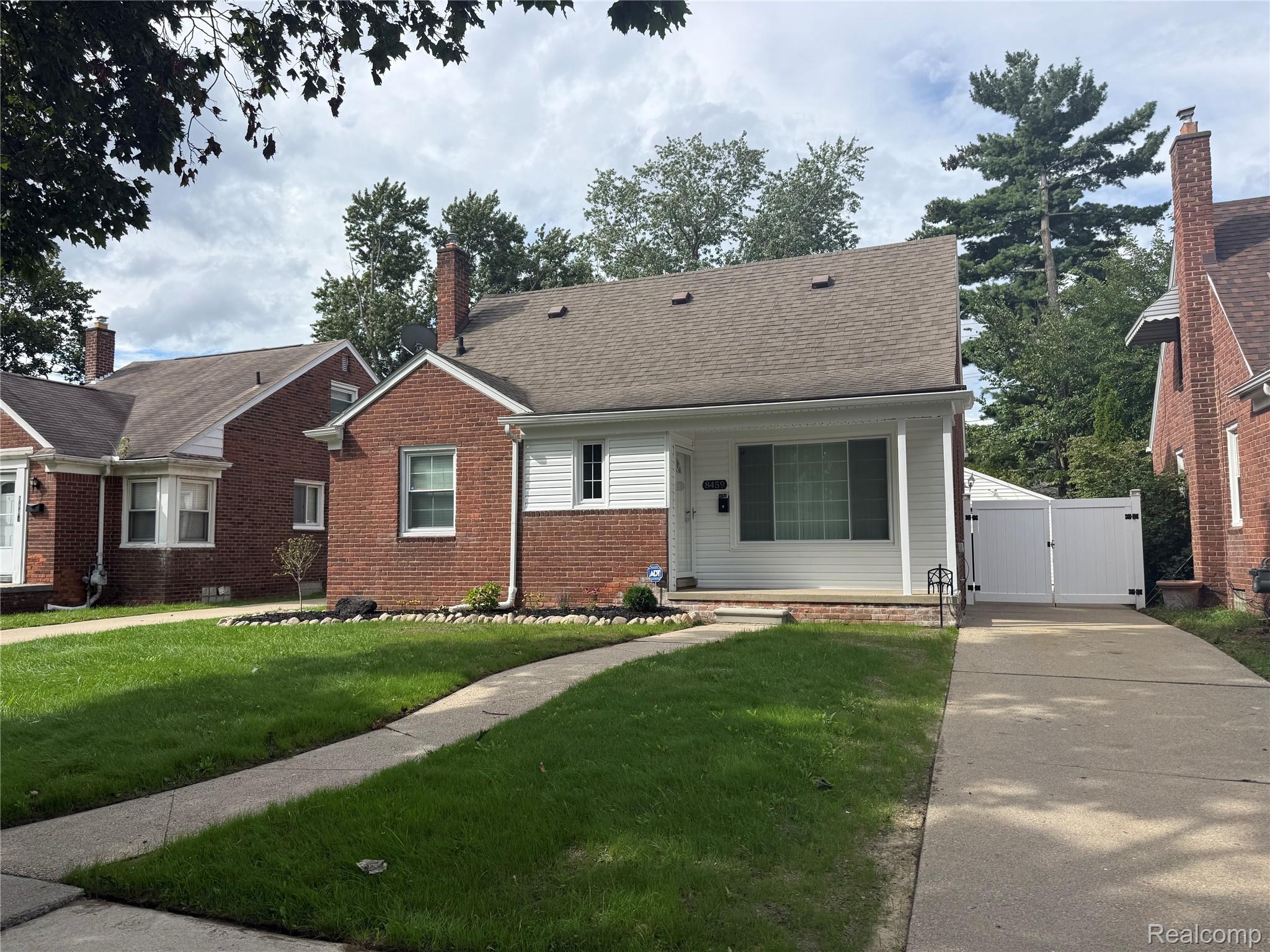 8459, Hazelton, Dearborn Heights, Michigan, 48127