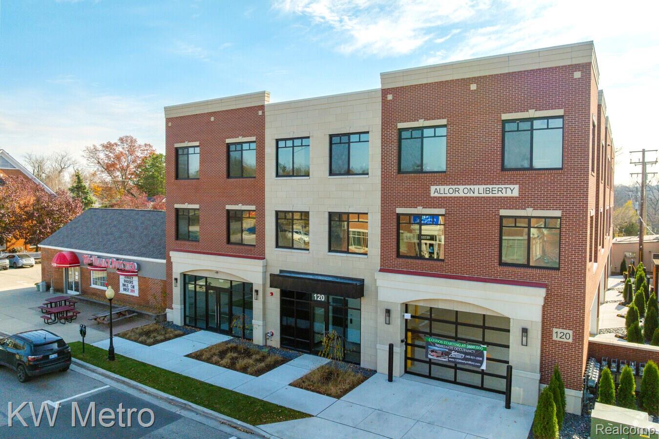 120, Liberty, #204, Milford, Michigan, 48381
