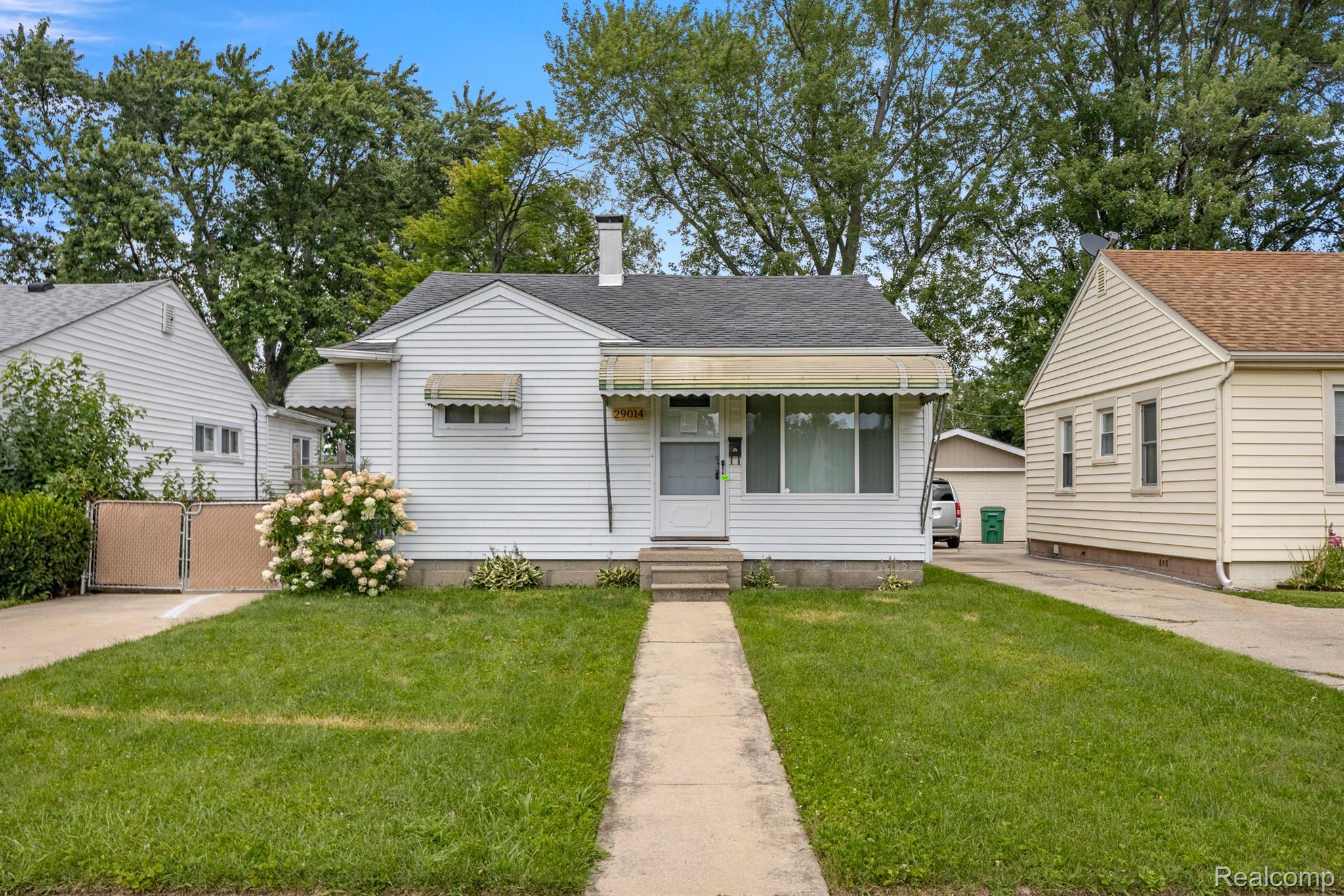 29014, Block, Garden City, Michigan, 48135