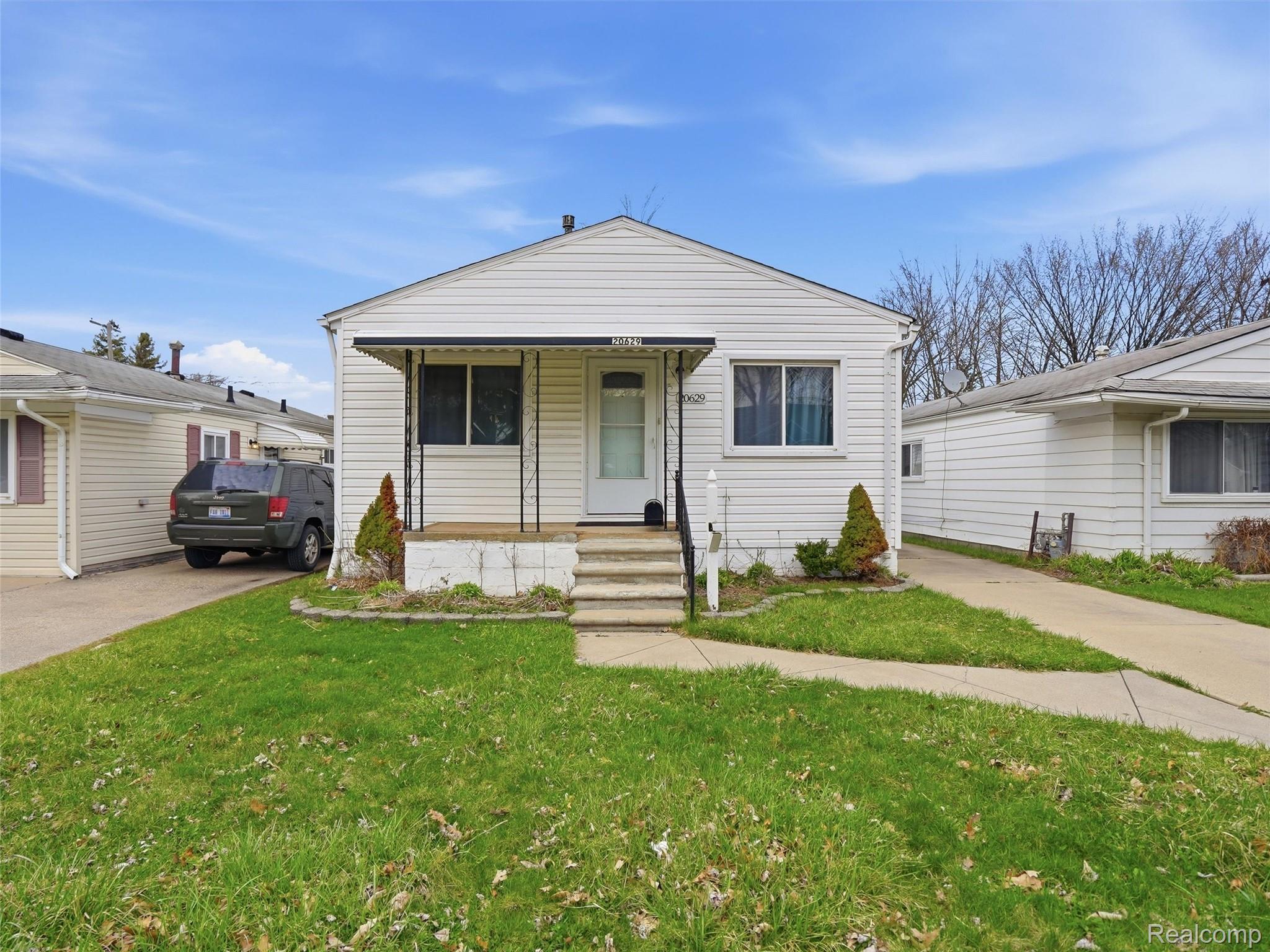20629, Hollywood, Harper Woods, Michigan, 48225