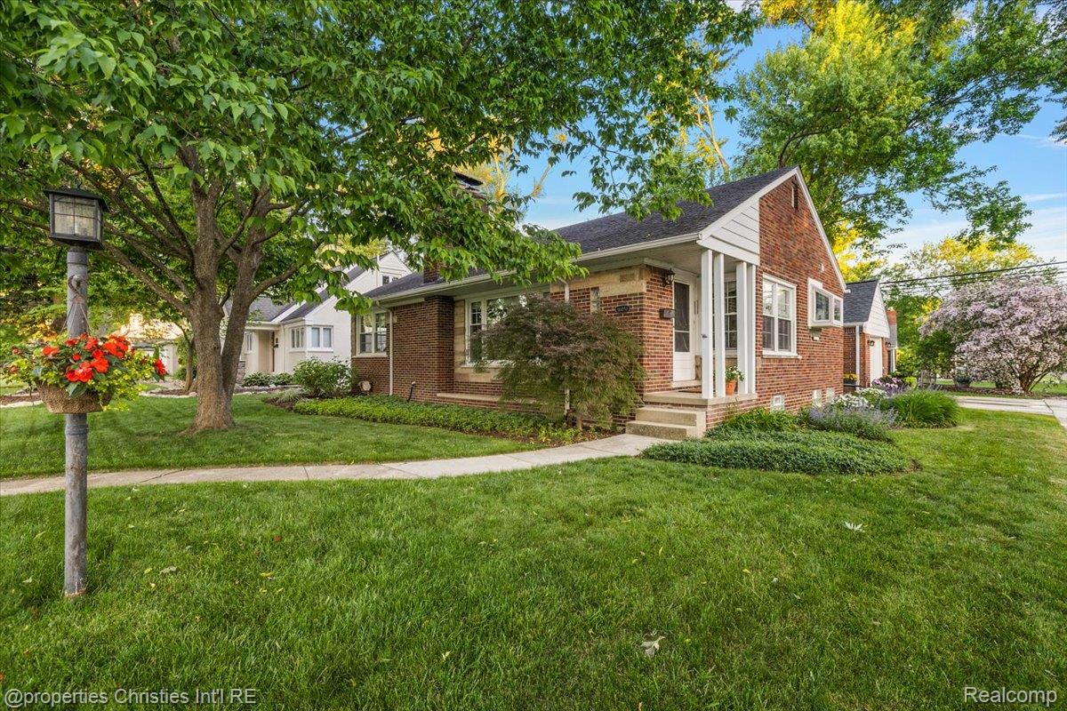 16051, Amherst, Beverly Hills, Michigan, 48025