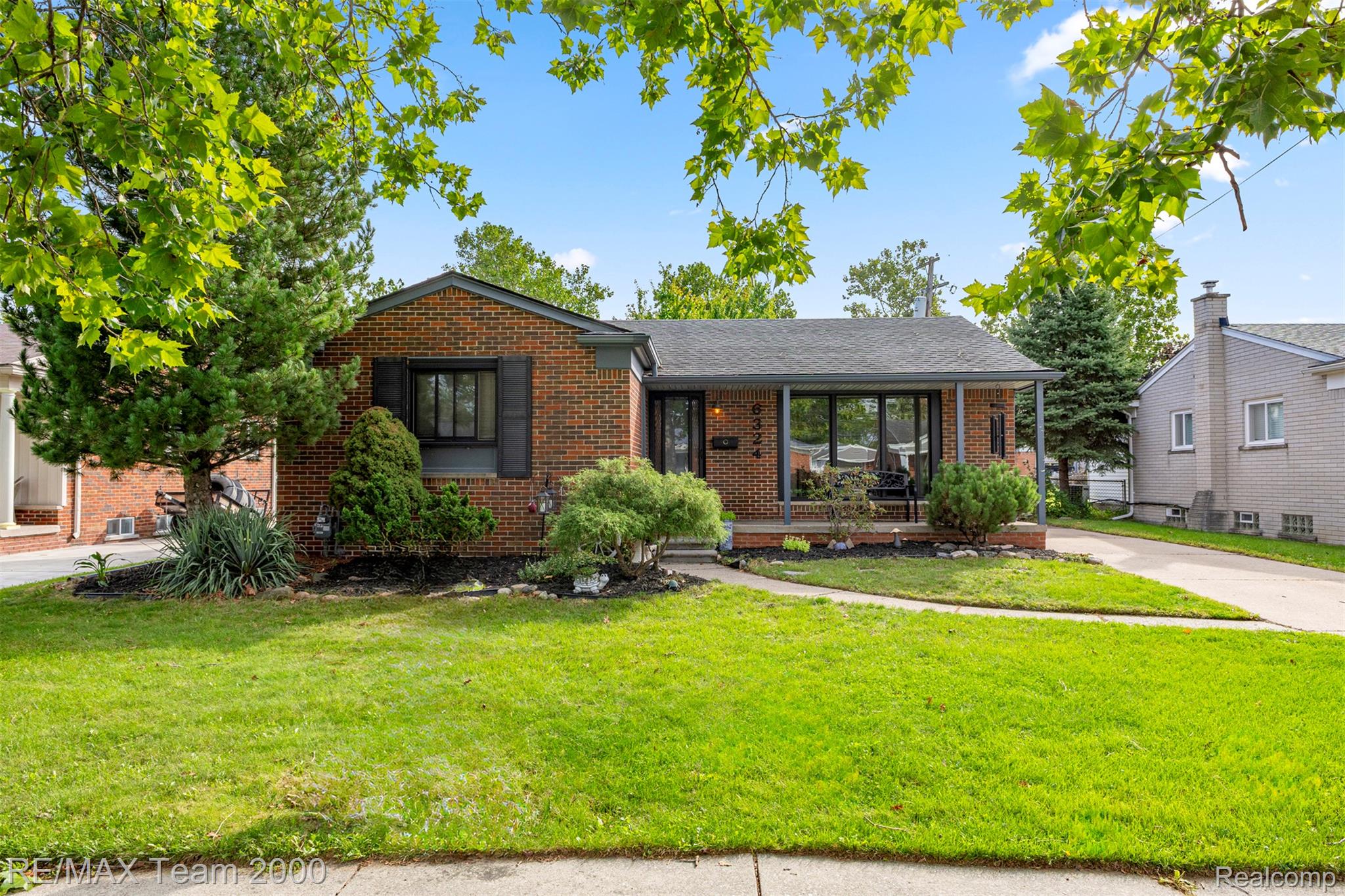 6324, Cambourne, Dearborn Heights, Michigan, 48127