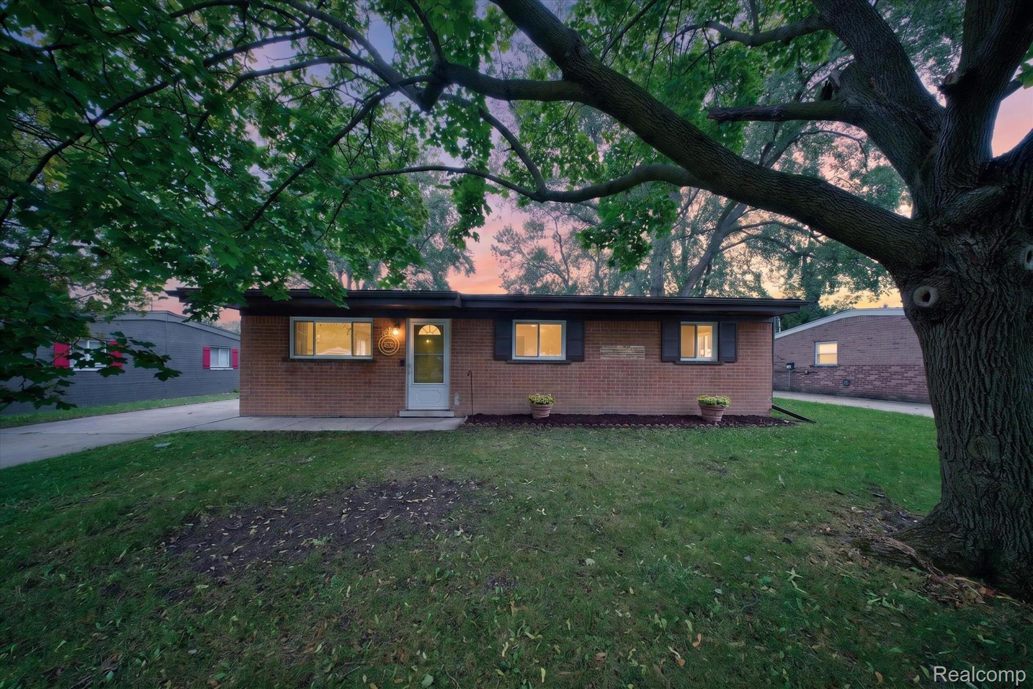 9281, Hazel, Taylor, Michigan, 48180