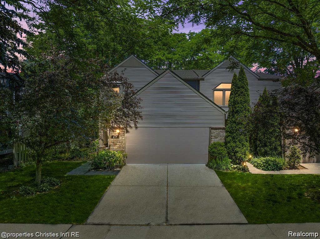 701, LINCOLN, Birmingham, Michigan, 48009