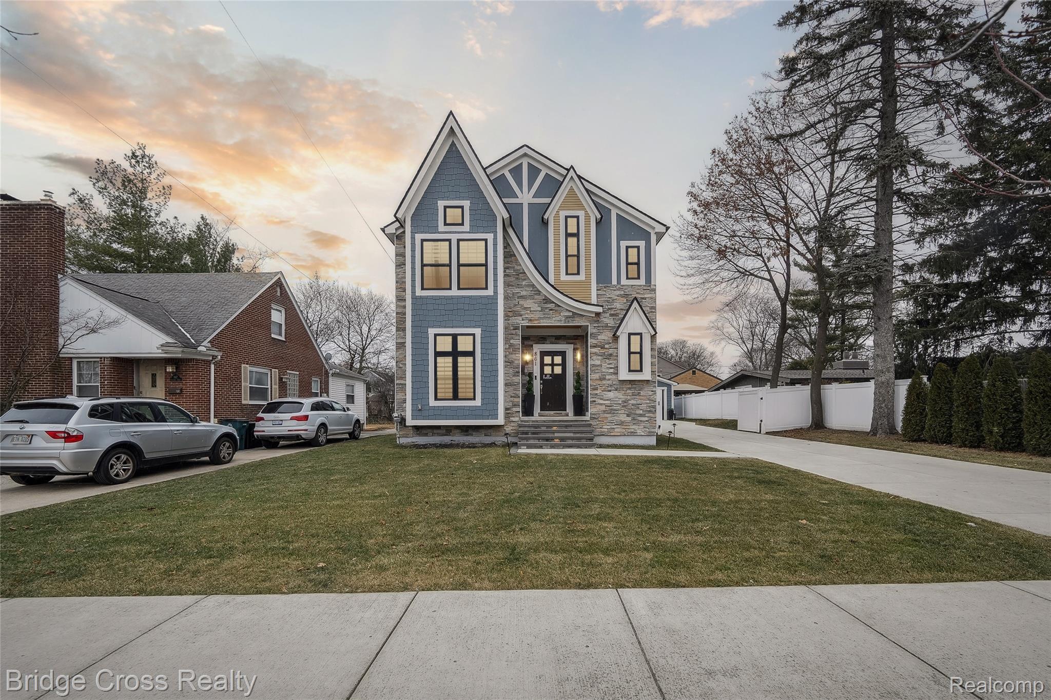 861, Coolidge, Birmingham, Michigan, 48009