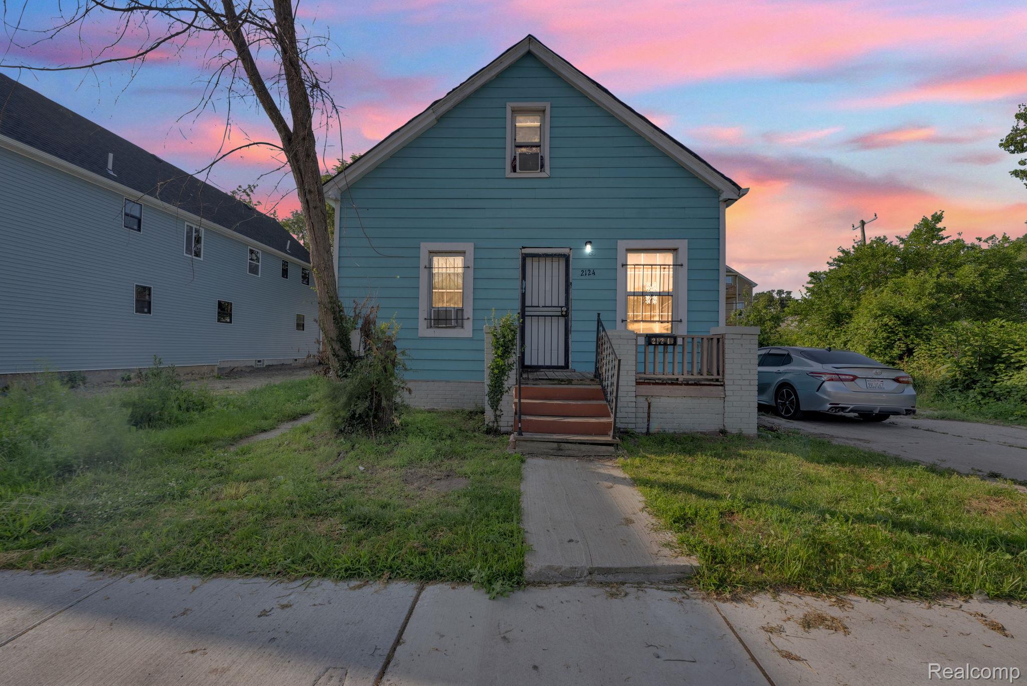 2124, Halleck, Hamtramck, Michigan, 48212