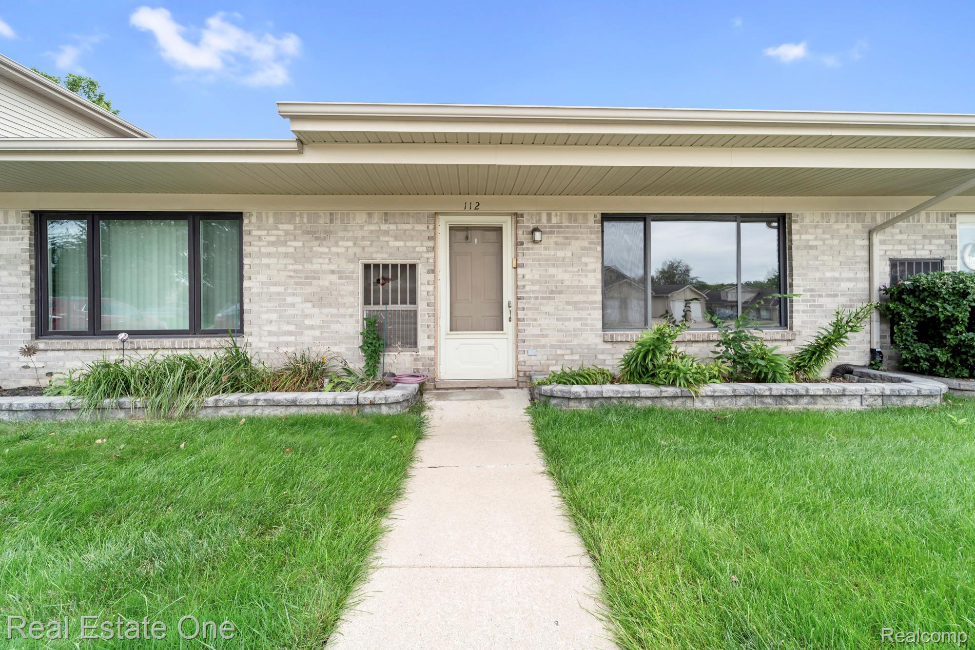 16076, Holz, #112, Southgate, Michigan, 48195