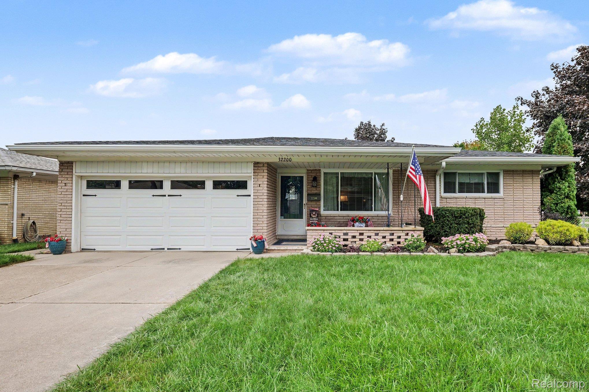 32200, Whitley, Warren, Michigan, 48088