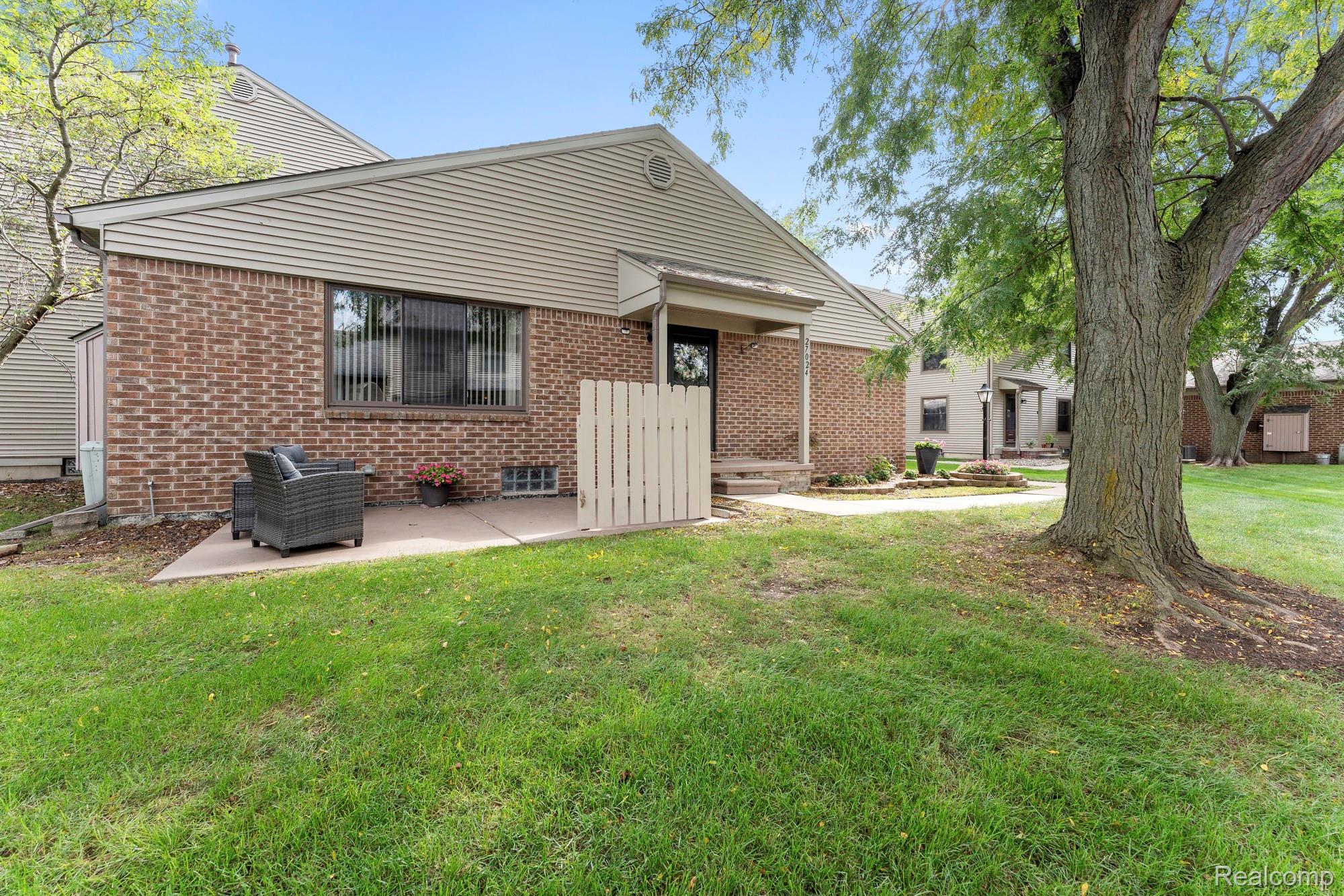 27024, Winchester, #11, Brownstown, Michigan, 48183