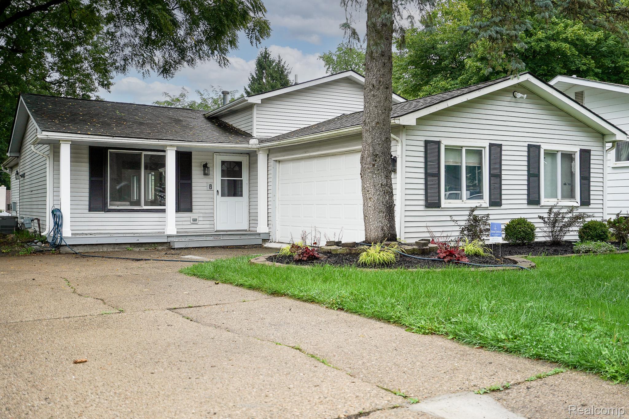 819, Woodingham, Waterford, Michigan, 48328