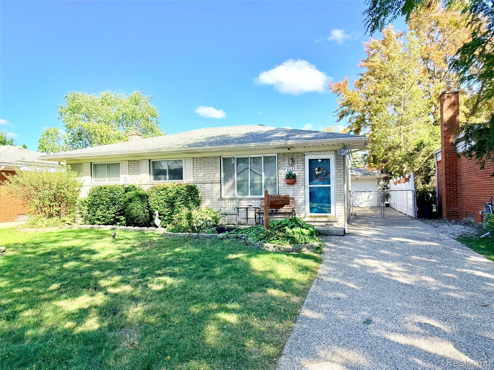 8485, Helen, Center Line, Michigan, 48015
