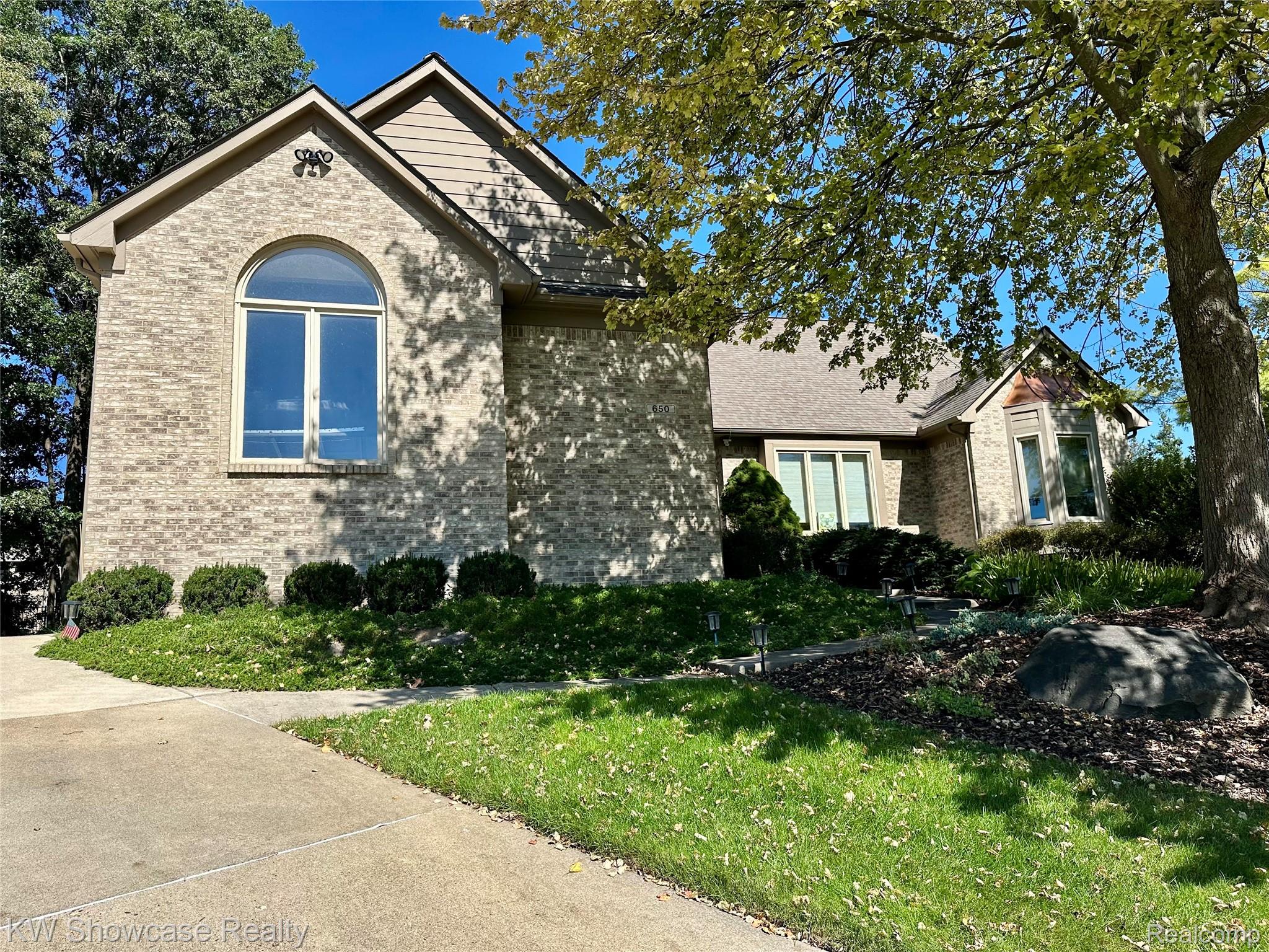 650, Plainfield, White Lake, Michigan, 48386