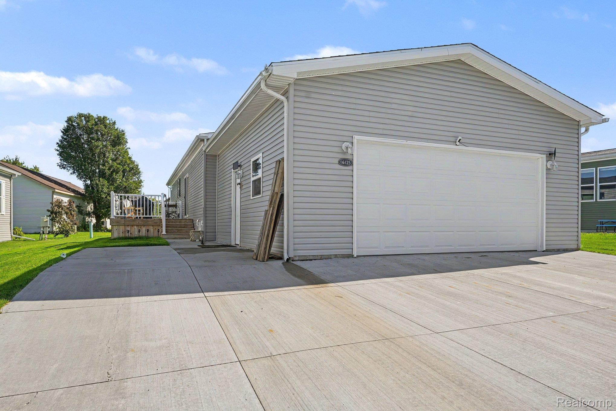 16125, Suffolk, Holly, Michigan, 48442