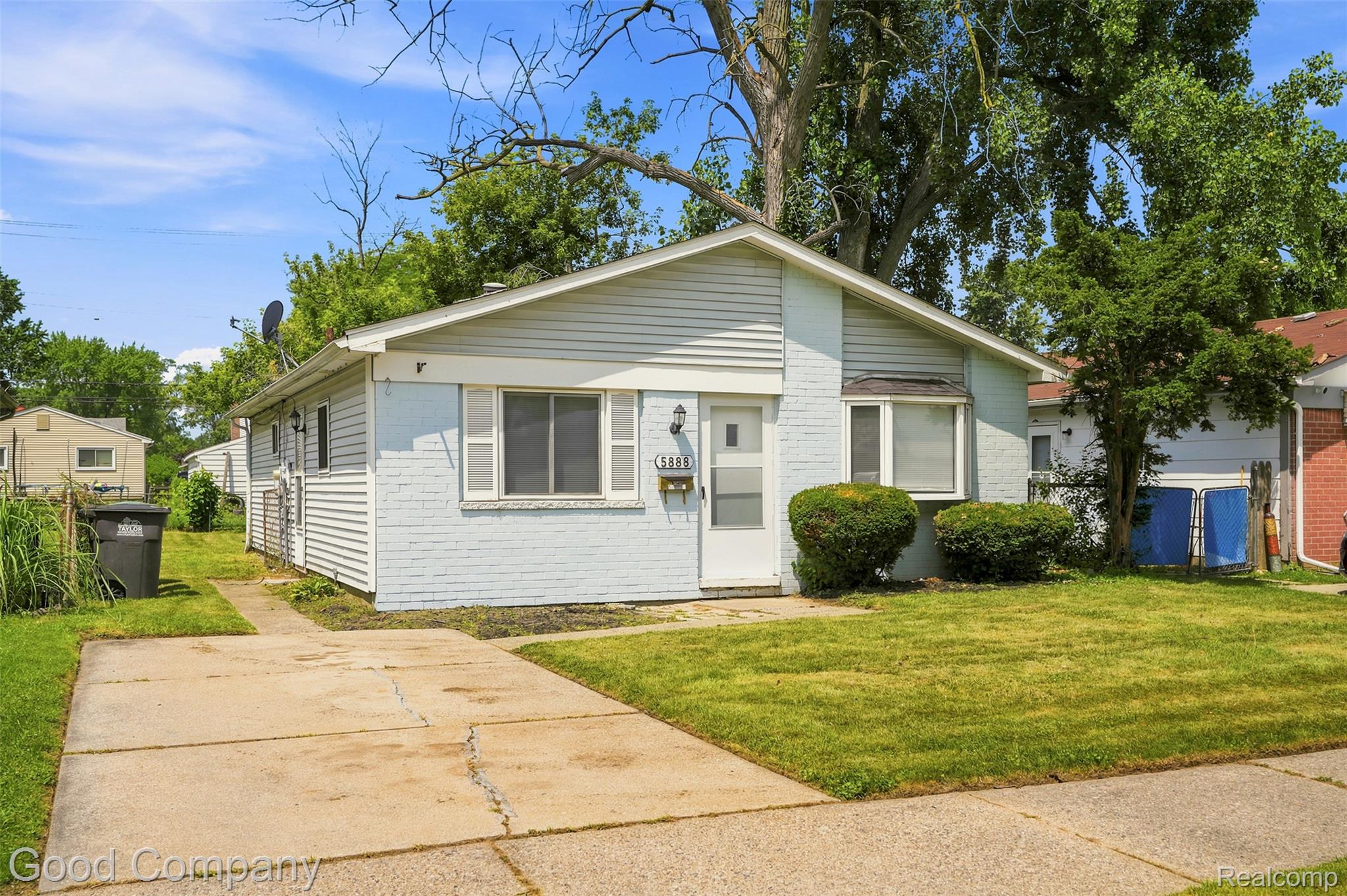 5888, Westlake, Taylor, Michigan, 48180