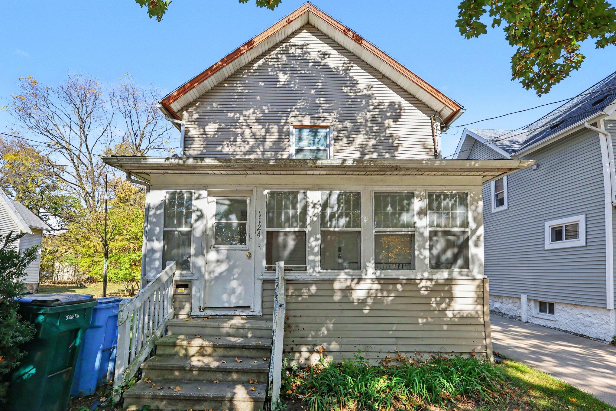 1124 W Allegan Street